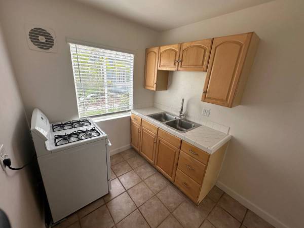 $1,898 / 330ft2 - UNIT @ CASS STREET COMING UP :-) (San Diego)64037043388802123