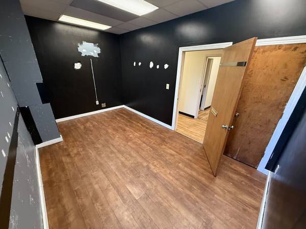 $550 / 160ft2 - 160 sqft single room suite with closet and window for $550 (Athens)63792092863235123