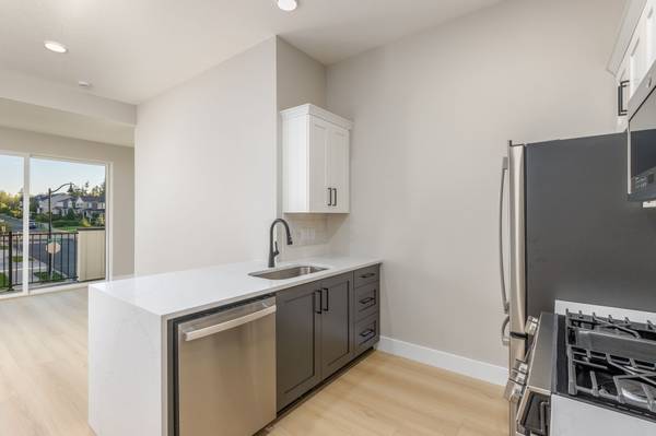 $2,295 / 2br - Purrfect For Your New Home @ Liberty! (Beaverton, Northwest Heights, Portland, North Bethany)63956648127491122