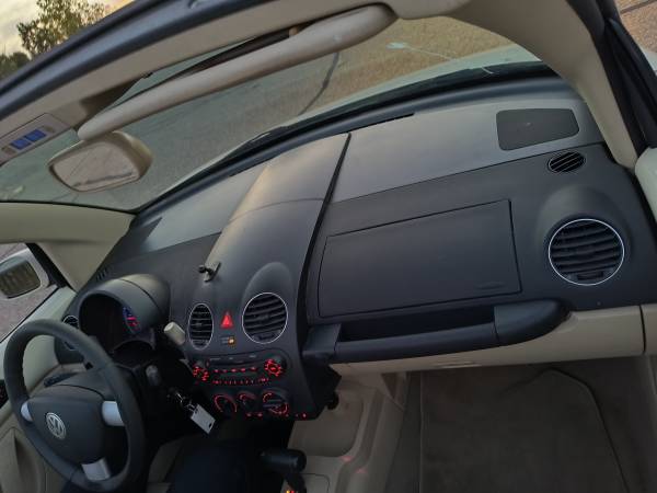 2008 Volkswagen New Beetle 2dR Convertible FIAT VW BMW AUDI COOPER Z - $7,500 (FARMINGTON HILLS)63622089329155124