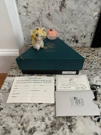 R. John Wright Springtime Series Petit Four mouse 1