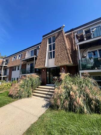$2,000 / 2br - Updated Beautiful 2 Bed 1.5 Bath Condo at River Run-Listing 3293 (Damon Road Northampton MA)64017044990977120