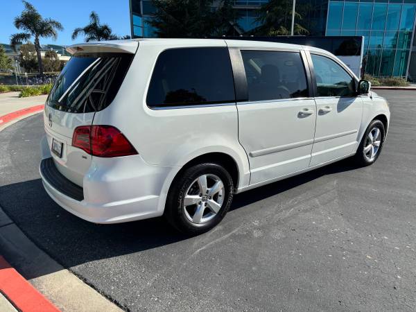 2010 Volkswagen Routan SE - Excellent Condition Minivan - $9,500 (san carlos)63617799961347124