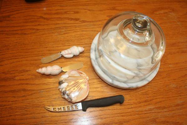 Vintage Marble Cheese Dome and Accessories 1