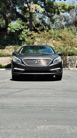 2015 Hyundai Sonata SE — 2.4L • 124,000 millas • Automático - $5,100 (Santa Clarita)63470773449217121