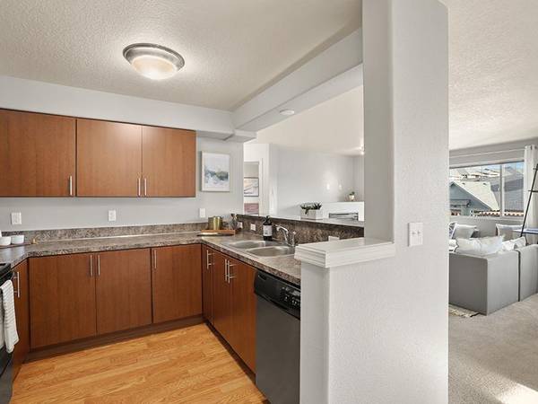 $2,550 / 3br - 1140ft2 - Friendly & Responsive On-Site Staff, Oversized Soaking Tub (Cedar Mills)63956503763971122