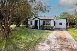 $1400.00 / 3br - 1378ft2 - Charming single story home in serene setting. Discover your cozy retre63879462198913121