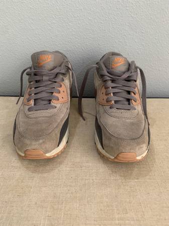 grey and rose gold nike air max