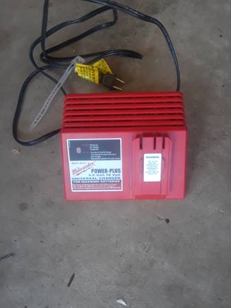 Milwaukee NICAD Charger 1