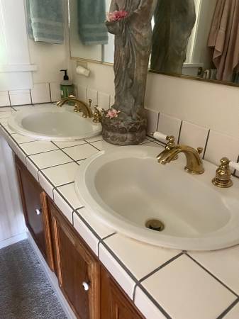 $1,800 / 2br - 750ft2 - 2 bedroom 1 bath house in Mt Shasta FURNISHED (Mt Shasta)63678200987907122