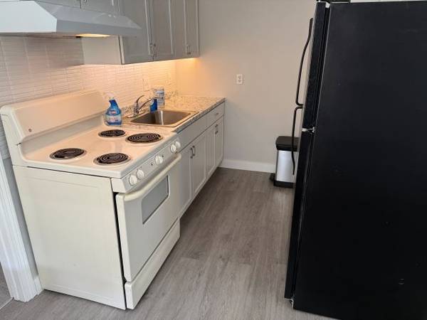 $1,500 / 1br - Downtown Shelton......"FURNISHED" & Newly Renovated......3rd floor (SHELTON)62947912825987121