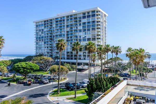 $120 / 2br - 1375ft2 - Bridge views from this gorgeous Coronado Shores home (Coronado, CA)63657192403585124