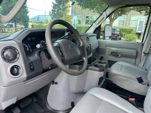2013 Ford Econoline E-250 - Photo 13