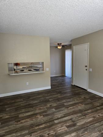 $2,245 / 2br - Heights Square Apts.! 2x2! W/D en unidad! Aire acondicionado y calefacción central! (El Cajon)63841344649475122