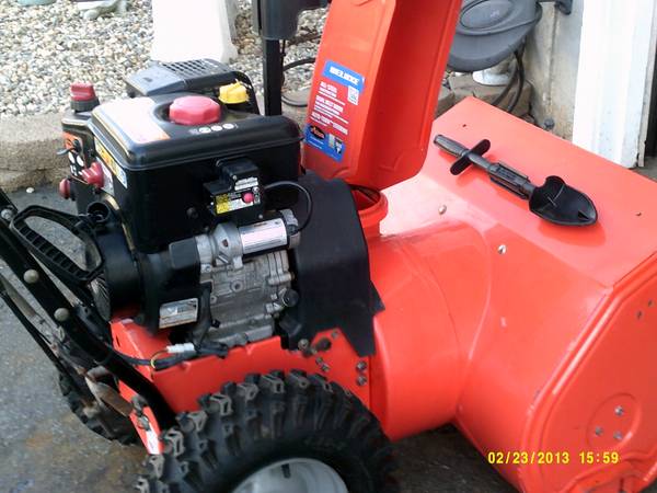 2015 Ariens 28 inch snowblower fully serviced with easy steer - $400 (MILFORD)63470985791105122