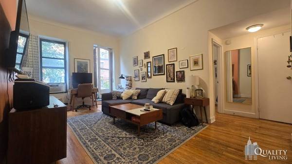 $3995.00 / 1br - West 70 St/Central Park West. Huge Sunny 1br + Lge Private Terrace. Cl (Upper West Side)63689769929987120