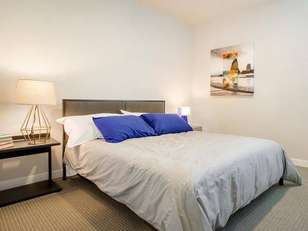 $2,893 / 2br - 1268ft2 - Walk-in closets, Package lockers, Private work pods (1036 7th Ave NW Issaquah WA 98027)63688497751297124