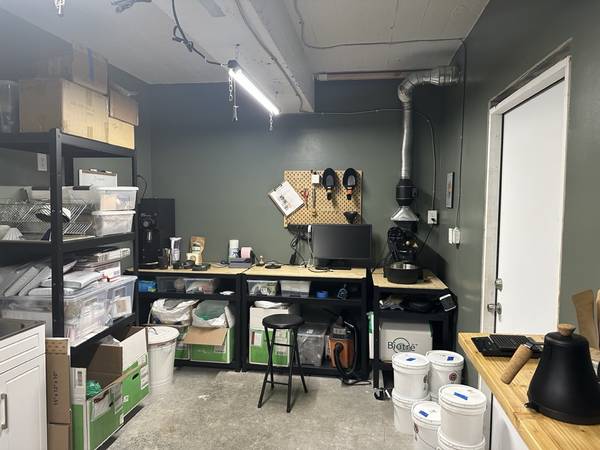 $500 / 120ft2 - Makerspace for Rent - Perfect for Your Entrepreneurial Endeavors! (Everett)63870757029889124