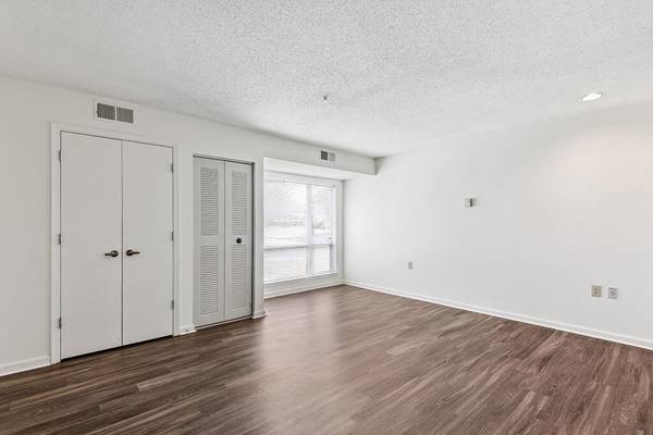 $1,533 / 2br - 816ft2 - TV lounge, Desirable location in Scott's Addition, Electric range64027113303298124