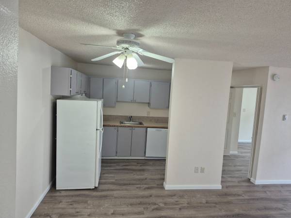 $1,625 / 3br - 3 Bedroom / 2 Bath **300 OFF MOVE IN-SPECIAL** Crestwood Terrace! (PORTLAND/MULTNOMAH VILLAGE)63672654597251123
