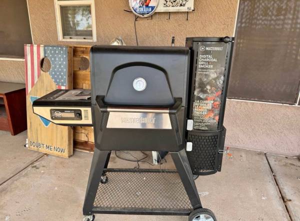 Masterbuilt Gravity Series 560 Digital Charcoal Grill Smoker with Wi-Fi 1