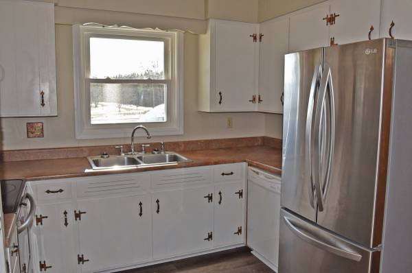 $1,600 / 3br - Highland Area Two Full Bath with Covered proch and patio (Greenville)63661238703873121