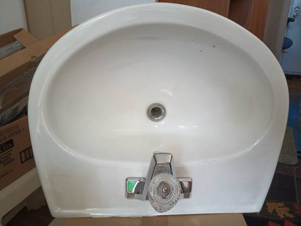 Pedestal Sink w Moen Faucet, Toilets 2 1