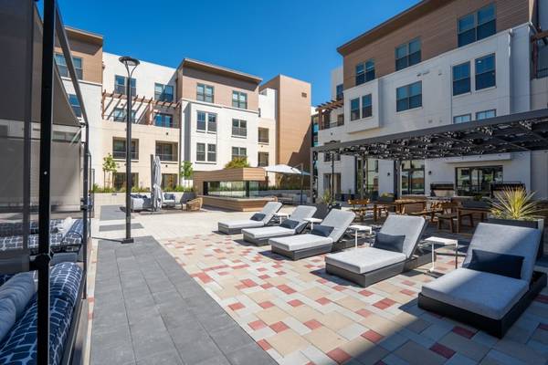 $4,096 / 1br - 814ft2 - 1/BD, Elevators, Smoke-Free Community (burlingame)63686103178115121