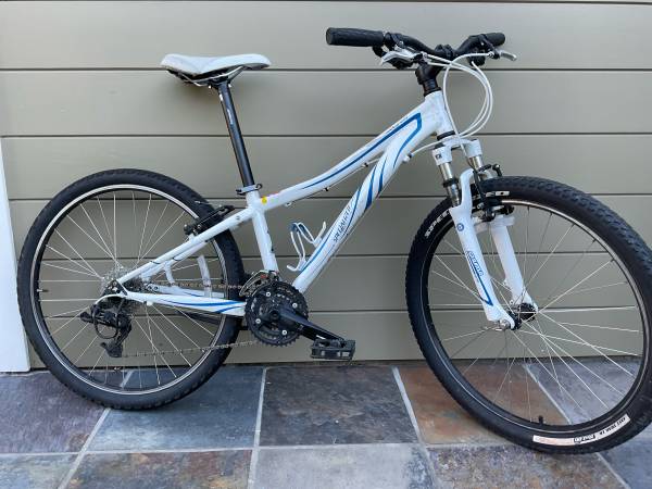 33cm White Specialized Myka Mountain Bike 1