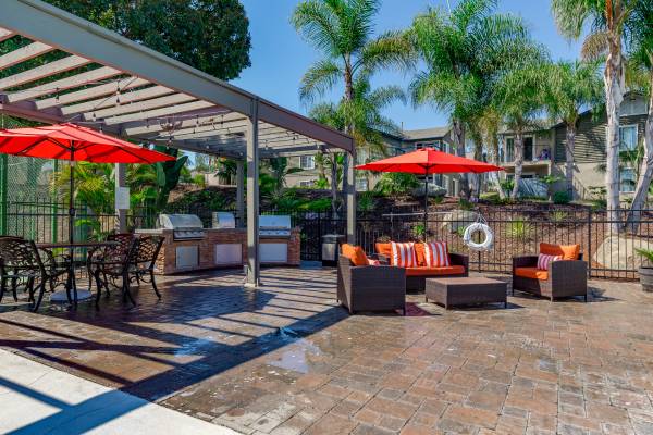 $2,370 / 1br - FALL IN LOVE WITH THIS CHARMING APARTMENT, TOUR TODAY! (OCEANSIDE,VISTA)63865701387009120