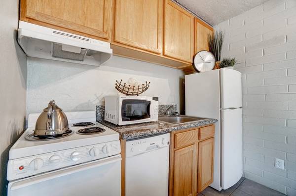 $799 Cozy Up to a New Lease! $500 OFF FOR THREE MONTHS (Tucson near U of A)63674826445059122