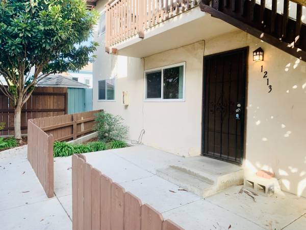 $3.495 / 3 habitaciones - 900 pies² - ¡UBICADO EN EL CORAZÓN DE PACIFIC BEACH! ¡APARTAMENTO DE 3 HABITACIONES Y 1 BAÑO! ¡$3.495/mes! (1213 Felspar Street)63663785689473120