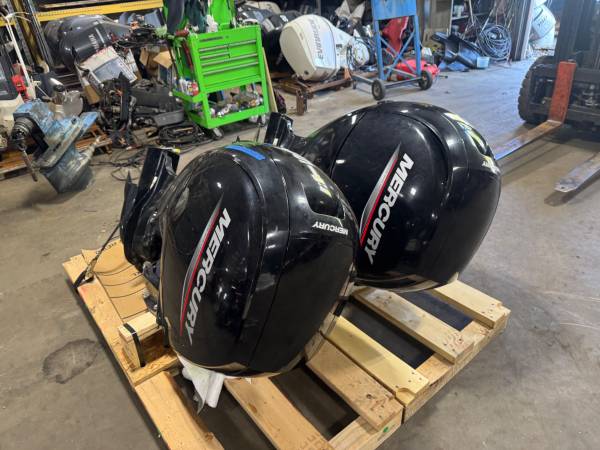 Par de motores fueraborda Mercury 2020 de 150 hp, 4 tiempos, 25", gemelos duales - $10,000 (Seabrook)63437886259075122