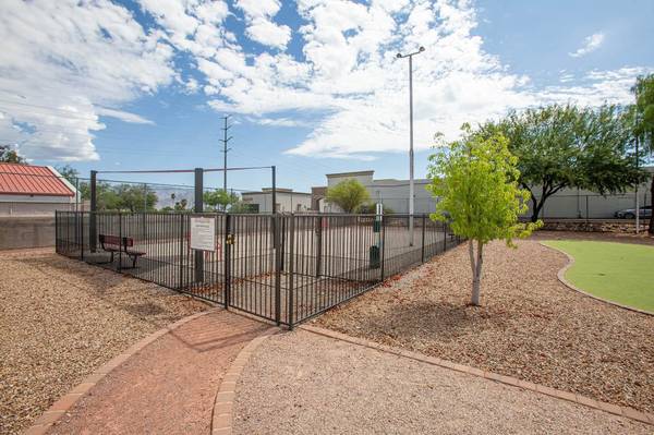 $950 / 1br - 616ft2 - All-electric Kitchen, Shaded Gas BBQ Island, 1B/1B (7700 E Speedway Blvd, Tucson, AZ)63675082565505123