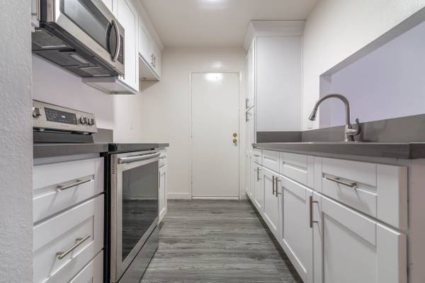 $1,895 / 1br - ¡VIVE AMANDO! En un GRAN DEPÓSITO individual. Oxford Ave (Koreatown)63840113760001121