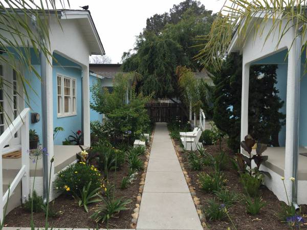 Blue Cottage for Rent 1
