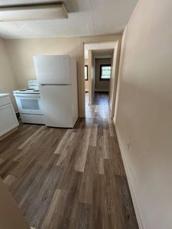 $1,200 / 1br - 2nd Floor One-bedroom Apartment (Brattleboro)633133793039371227