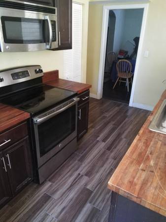 $900 / 1br - Private room,updated bath & kit walk to Ocean (Lake Worth Beach)63825138355201122