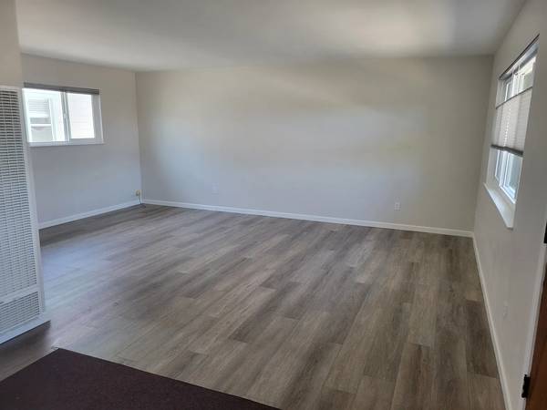 $1,400 / 1br - 1-bedroom cottage offers timeless charm with Hardwood (santa cruz)63413794035073122