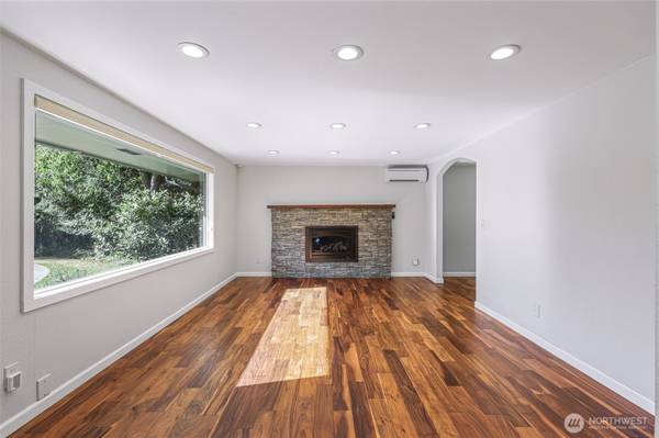 $1,175,000 / 3br - 2072ft2 - JUST LISTED | Tastefully Updated Home in Coveted Edgemoor Neighborhood (Bellingham)63935321381122123