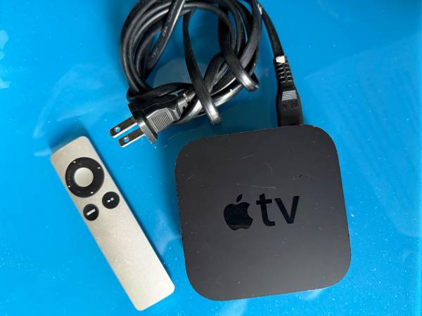 Apple tv with remote 1