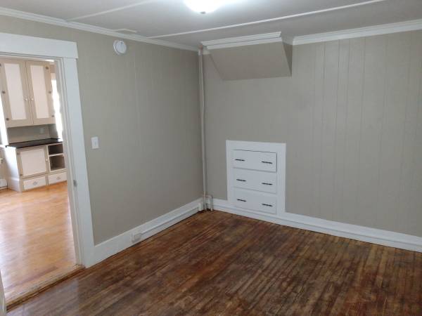 $1,400 / 1br - Spacious 2nd floor 1 bedroom (Rochester)63932188630402123