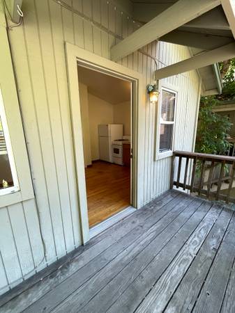 $1,675 / 1br - 450ft2 - Apartamento con garaje para un automóvil, lavandería compartida con monedas (río ruso)63880130692353123