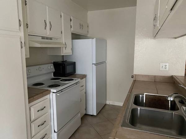$1,800 / 2br - 823ft2 - Casa adosada de 2 dormitorios en Antioch (pittsburg / antioch)63668011611395124