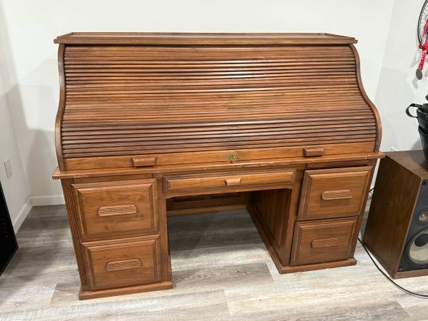 Roll top wood desk 1