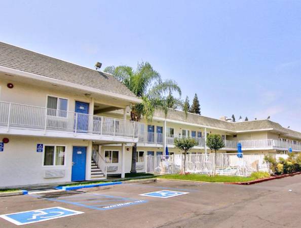 $450 / 1br - TARIFA SEMANAL TODO INCLUIDO. Sin depósito, niños se alojan GRATIS: TV, WD, WIFI (Sacramento Sur y Elk Grove)64043493280643124