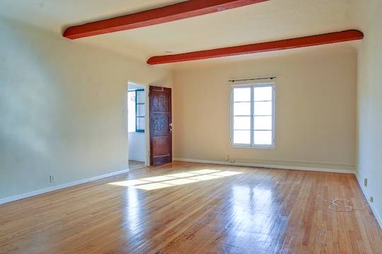 $2,095 / 400ft2 - Beautiful, Spacious Studio, Hardwood, Fireplace, A/C, Stove, Fridge (West Hollywood, CA)63701092468225123