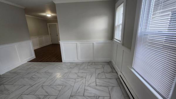 $2,000 / 3br - 1000ft2 - Wonderful 2nd floor centrally located 3br apartment with city views (Bridgeport)64010332553091122