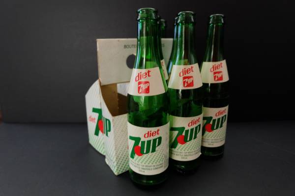 Vintage Diet 7-Up Pop Bottles and Carrying Case 1