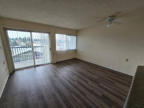 $1,725 / 1br - 661ft2 - Ubicación conveniente, lavandería en el lugar, ventanas de doble panel (White Center)63929298491907121